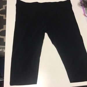 Black Ava and Viv Capri length leggings